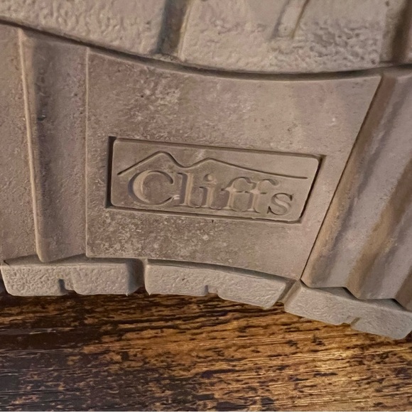 Cliffs by White Mountain Ankle boots. Brown with sweater collar. Women’s size 9. - Picture 6 of 6